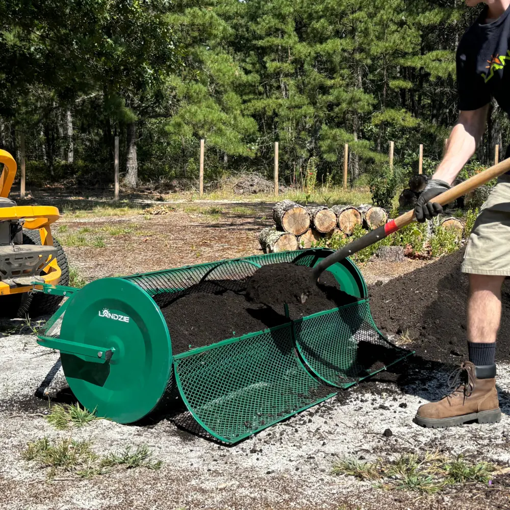 Image that shows a completely filled Landzie 60" Spreader.